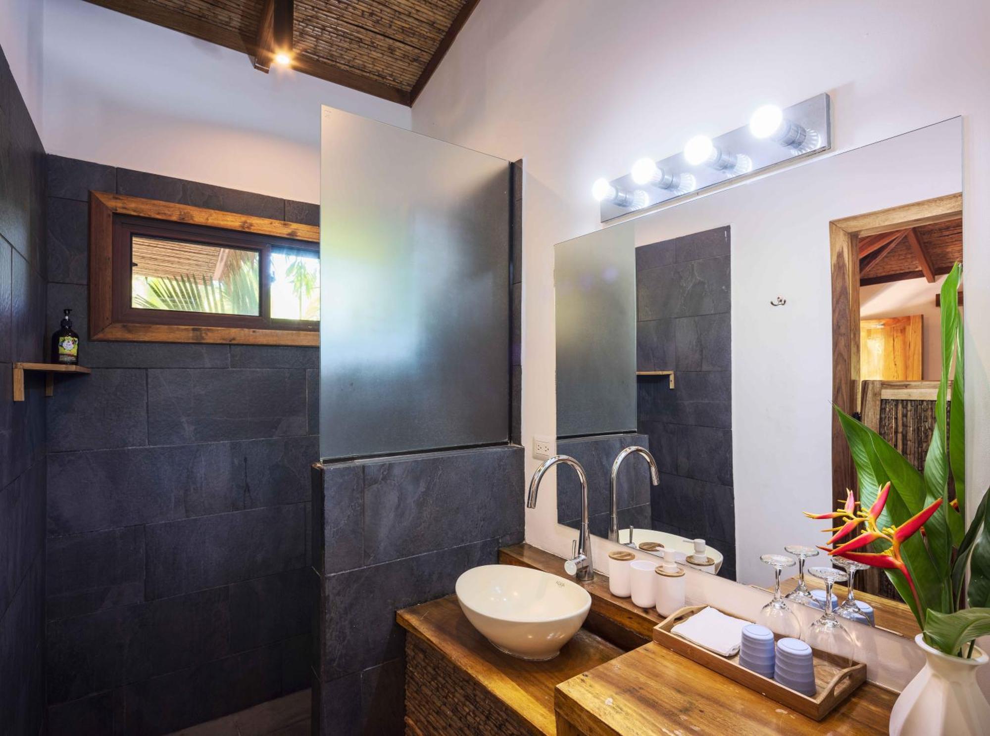Black Bamboo Puerto Viejo de Talamanca ภายนอก รูปภาพ